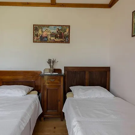 Charming Slovenia Holiday Home On A Vineyard Nyaraló Marezige